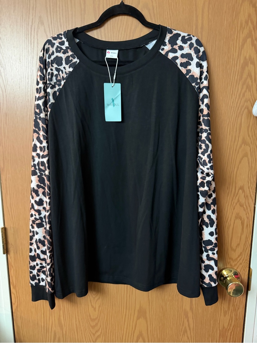 WIHOLL Black Pullover with Leopard Print Raglan Sleeves